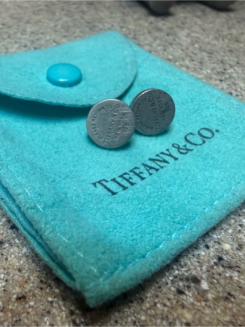 Tiffany & Co. Silver Round Tag earrings with Blue Felt Pouch
